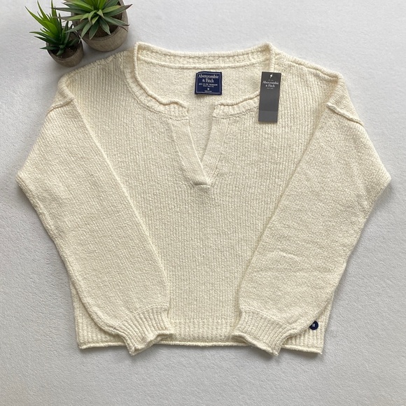 Abercrombie & Fitch Sweaters - Abercrombie & Fitch Open Collar Roll Hem Long Sleeve Pullover Sweater